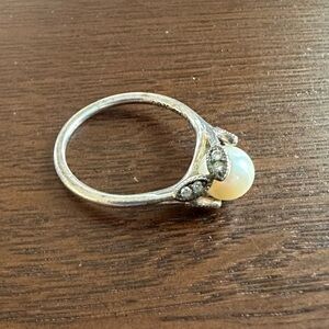 Pandora pearl ring with clear CZ leaves around it